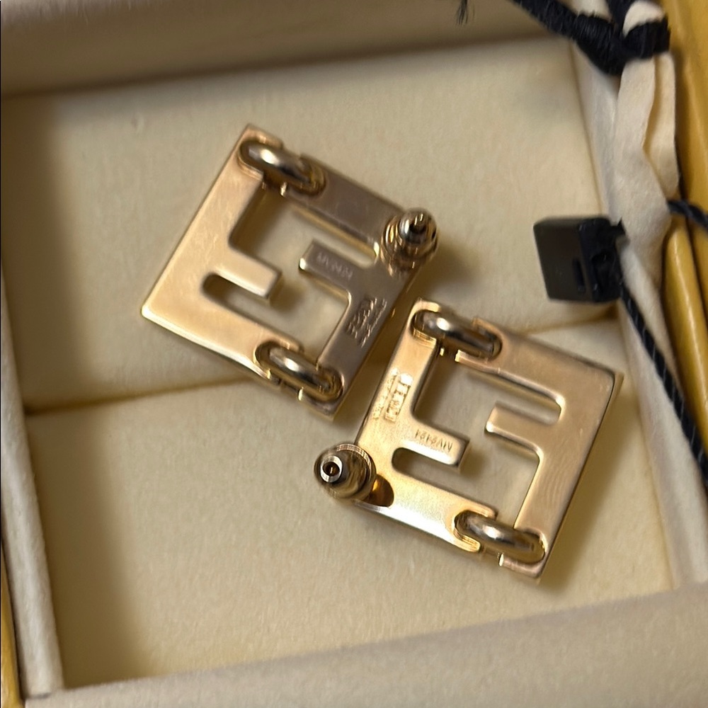 Fendi ❌❌❌❌Gold Square Earrings